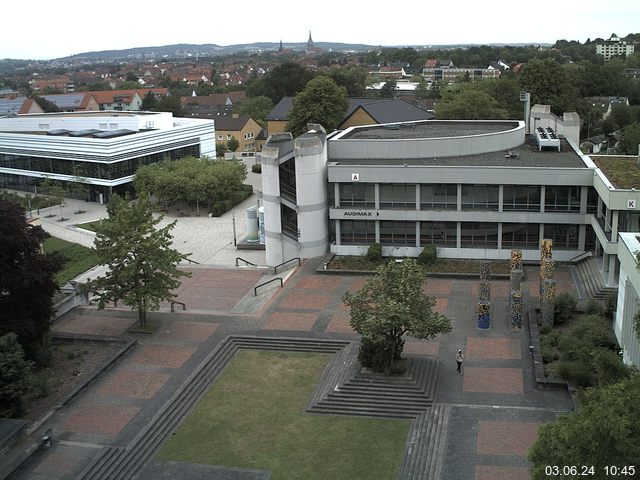 Foto der Webcam: Verwaltungsgebäude, Innenhof mit Audimax, Hörsaal-Gebäude 1