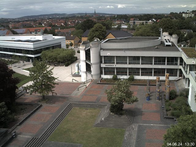 Foto der Webcam: Verwaltungsgebäude, Innenhof mit Audimax, Hörsaal-Gebäude 1