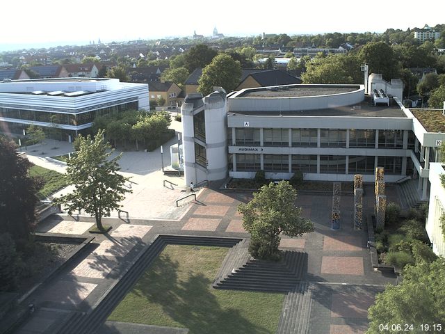 Foto der Webcam: Verwaltungsgebäude, Innenhof mit Audimax, Hörsaal-Gebäude 1