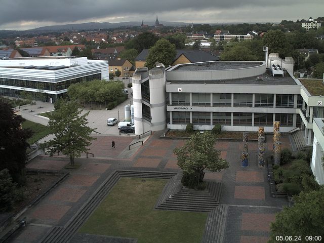 Foto der Webcam: Verwaltungsgebäude, Innenhof mit Audimax, Hörsaal-Gebäude 1