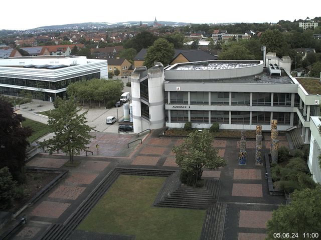 Foto der Webcam: Verwaltungsgebäude, Innenhof mit Audimax, Hörsaal-Gebäude 1