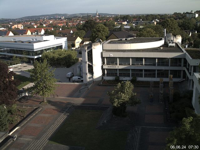 Foto der Webcam: Verwaltungsgebäude, Innenhof mit Audimax, Hörsaal-Gebäude 1