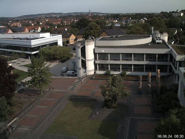 Foto der Webcam: Verwaltungsgebäude, Innenhof mit Audimax, Hörsaal-Gebäude 1