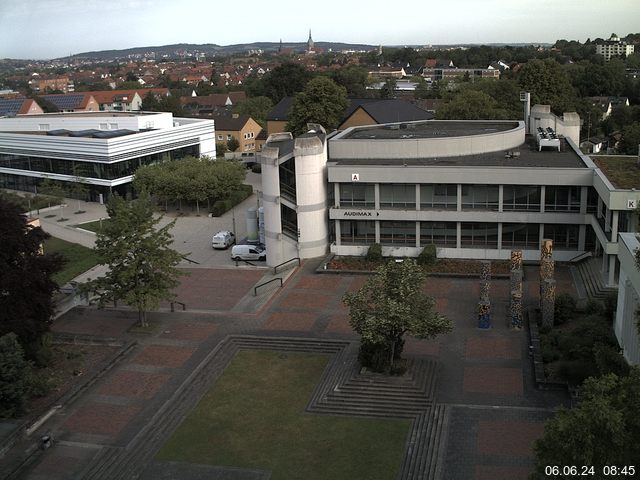 Foto der Webcam: Verwaltungsgebäude, Innenhof mit Audimax, Hörsaal-Gebäude 1