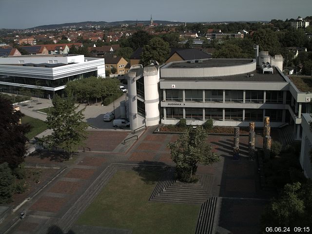 Foto der Webcam: Verwaltungsgebäude, Innenhof mit Audimax, Hörsaal-Gebäude 1