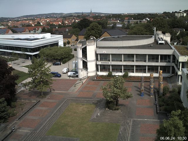 Foto der Webcam: Verwaltungsgebäude, Innenhof mit Audimax, Hörsaal-Gebäude 1