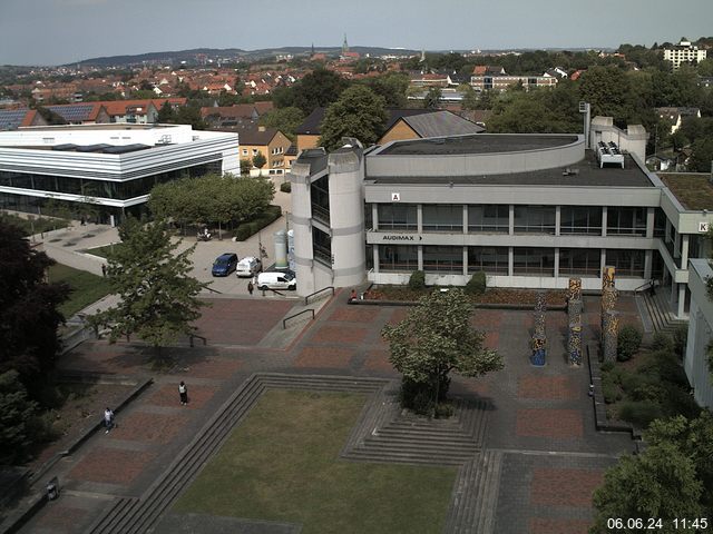 Foto der Webcam: Verwaltungsgebäude, Innenhof mit Audimax, Hörsaal-Gebäude 1