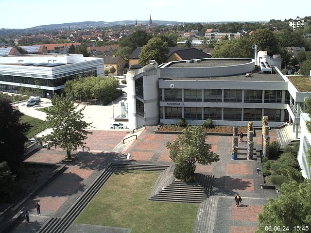 Foto der Webcam: Verwaltungsgebäude, Innenhof mit Audimax, Hörsaal-Gebäude 1