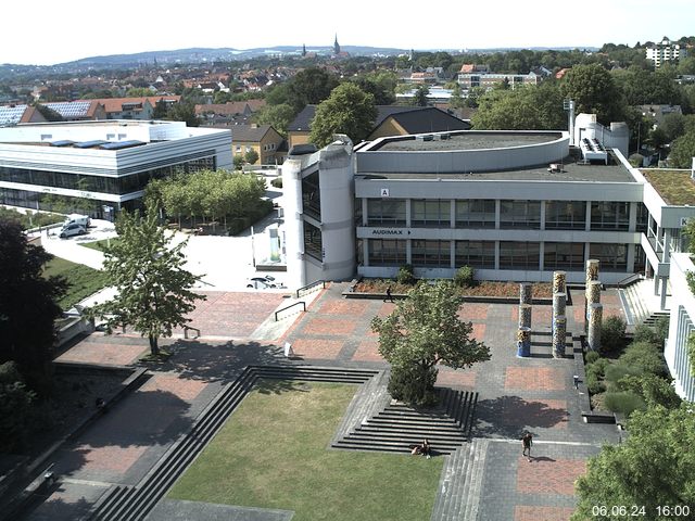 Foto der Webcam: Verwaltungsgebäude, Innenhof mit Audimax, Hörsaal-Gebäude 1