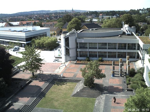 Foto der Webcam: Verwaltungsgebäude, Innenhof mit Audimax, Hörsaal-Gebäude 1