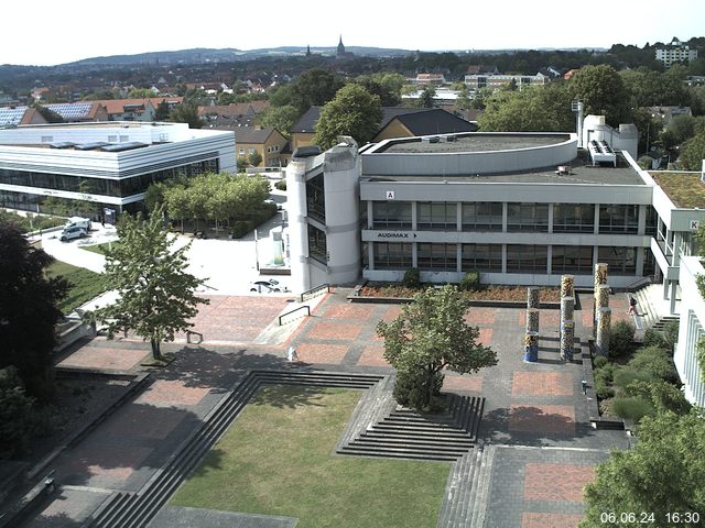 Foto der Webcam: Verwaltungsgebäude, Innenhof mit Audimax, Hörsaal-Gebäude 1