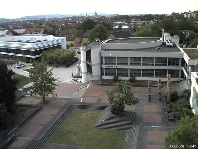 Foto der Webcam: Verwaltungsgebäude, Innenhof mit Audimax, Hörsaal-Gebäude 1