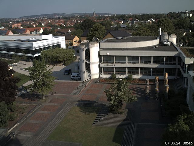 Foto der Webcam: Verwaltungsgebäude, Innenhof mit Audimax, Hörsaal-Gebäude 1