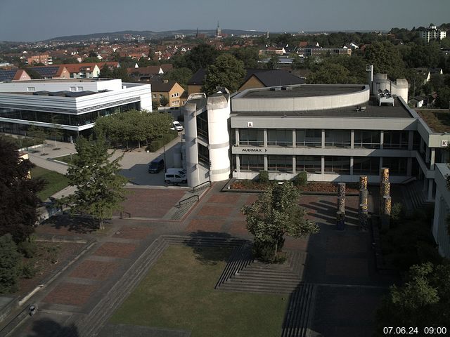 Foto der Webcam: Verwaltungsgebäude, Innenhof mit Audimax, Hörsaal-Gebäude 1