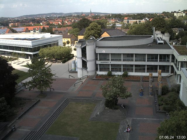 Foto der Webcam: Verwaltungsgebäude, Innenhof mit Audimax, Hörsaal-Gebäude 1