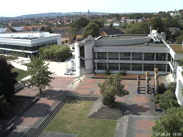 Foto der Webcam: Verwaltungsgebäude, Innenhof mit Audimax, Hörsaal-Gebäude 1