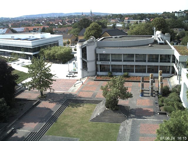 Foto der Webcam: Verwaltungsgebäude, Innenhof mit Audimax, Hörsaal-Gebäude 1