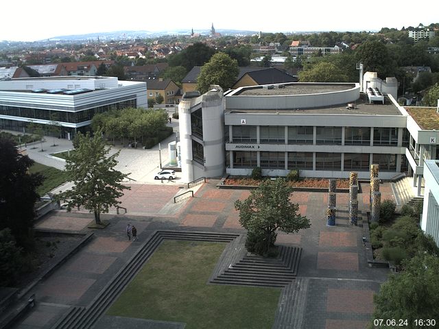 Foto der Webcam: Verwaltungsgebäude, Innenhof mit Audimax, Hörsaal-Gebäude 1