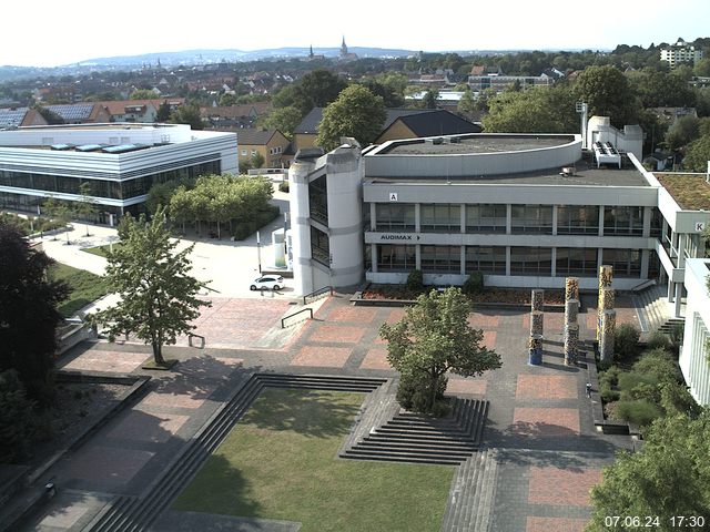 Foto der Webcam: Verwaltungsgebäude, Innenhof mit Audimax, Hörsaal-Gebäude 1