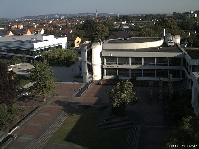 Foto der Webcam: Verwaltungsgebäude, Innenhof mit Audimax, Hörsaal-Gebäude 1