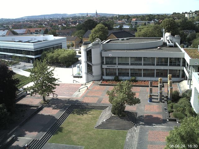 Foto der Webcam: Verwaltungsgebäude, Innenhof mit Audimax, Hörsaal-Gebäude 1