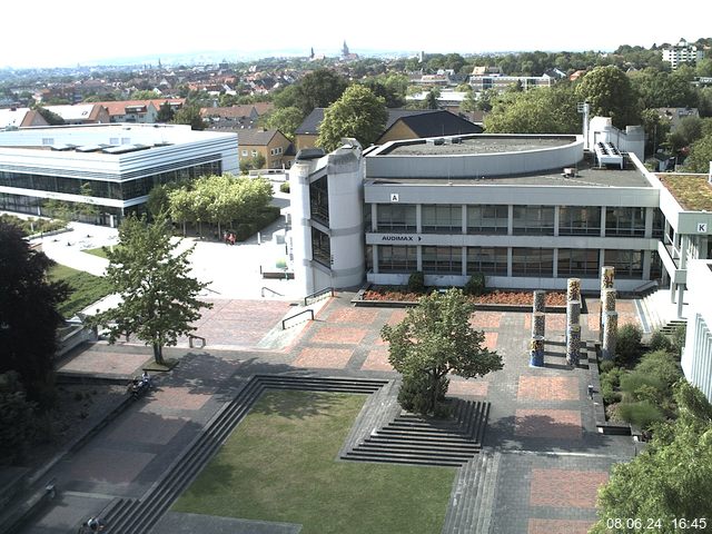 Foto der Webcam: Verwaltungsgebäude, Innenhof mit Audimax, Hörsaal-Gebäude 1