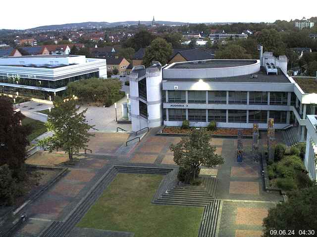 Foto der Webcam: Verwaltungsgebäude, Innenhof mit Audimax, Hörsaal-Gebäude 1