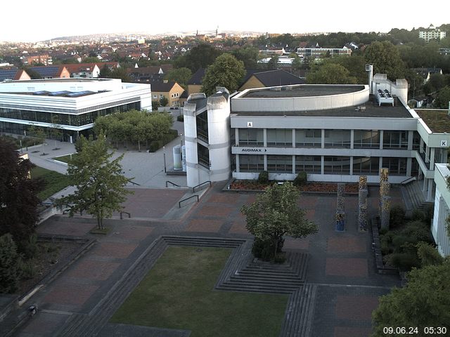 Foto der Webcam: Verwaltungsgebäude, Innenhof mit Audimax, Hörsaal-Gebäude 1