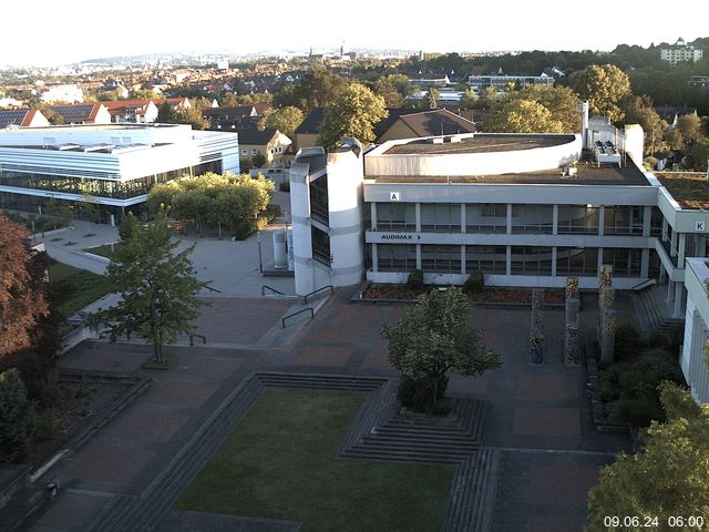 Foto der Webcam: Verwaltungsgebäude, Innenhof mit Audimax, Hörsaal-Gebäude 1