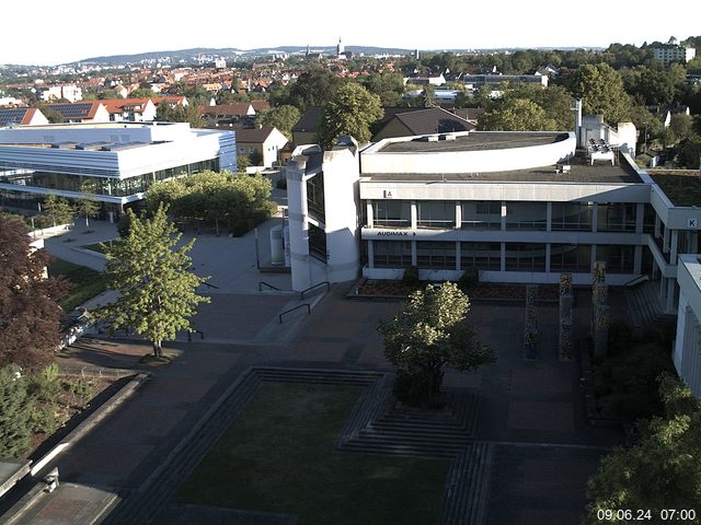 Foto der Webcam: Verwaltungsgebäude, Innenhof mit Audimax, Hörsaal-Gebäude 1