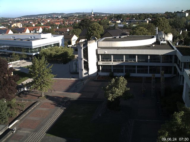 Foto der Webcam: Verwaltungsgebäude, Innenhof mit Audimax, Hörsaal-Gebäude 1