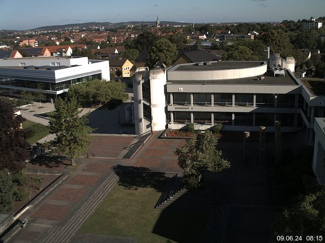 Foto der Webcam: Verwaltungsgebäude, Innenhof mit Audimax, Hörsaal-Gebäude 1