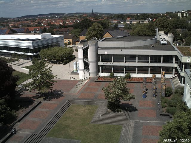 Foto der Webcam: Verwaltungsgebäude, Innenhof mit Audimax, Hörsaal-Gebäude 1