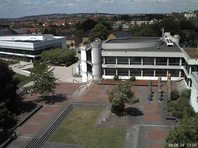 Foto der Webcam: Verwaltungsgebäude, Innenhof mit Audimax, Hörsaal-Gebäude 1