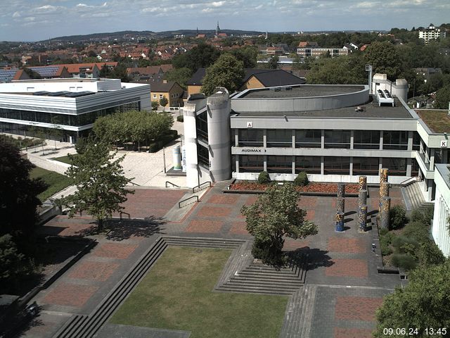 Foto der Webcam: Verwaltungsgebäude, Innenhof mit Audimax, Hörsaal-Gebäude 1