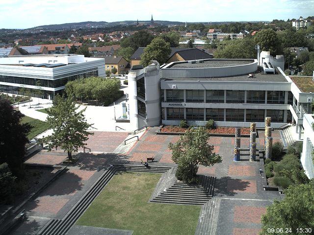 Foto der Webcam: Verwaltungsgebäude, Innenhof mit Audimax, Hörsaal-Gebäude 1