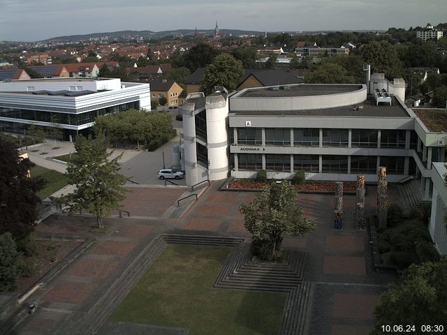 Foto der Webcam: Verwaltungsgebäude, Innenhof mit Audimax, Hörsaal-Gebäude 1