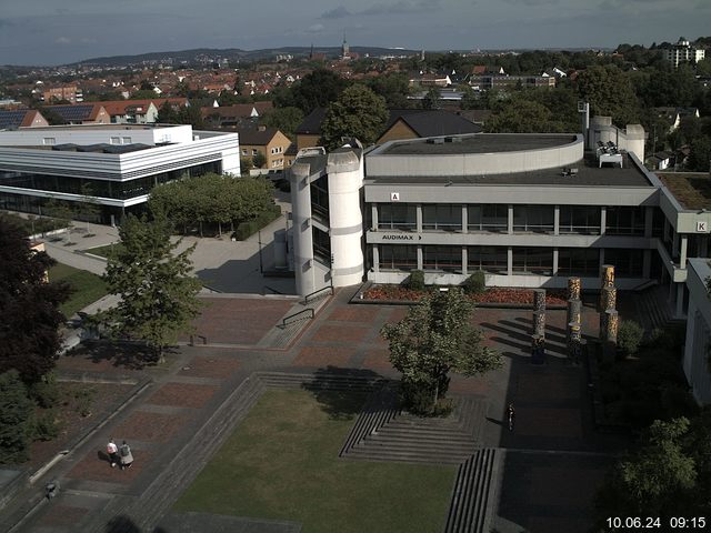 Foto der Webcam: Verwaltungsgebäude, Innenhof mit Audimax, Hörsaal-Gebäude 1