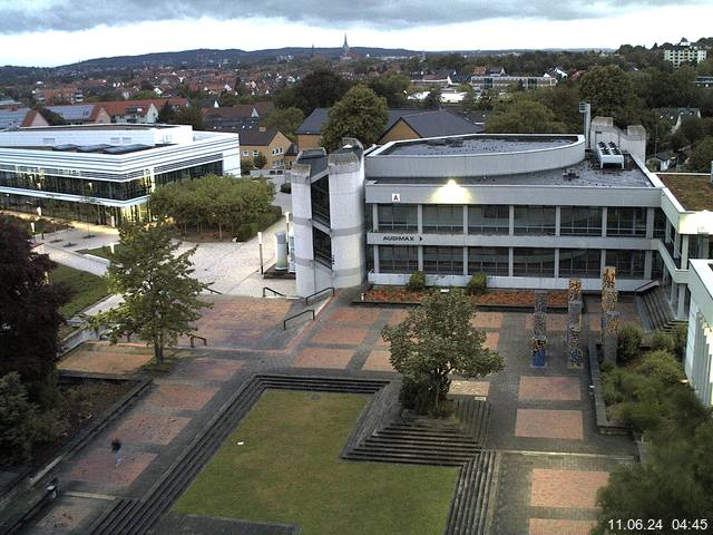 Foto der Webcam: Verwaltungsgebäude, Innenhof mit Audimax, Hörsaal-Gebäude 1