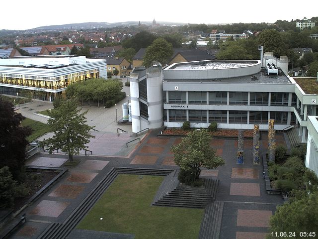 Foto der Webcam: Verwaltungsgebäude, Innenhof mit Audimax, Hörsaal-Gebäude 1