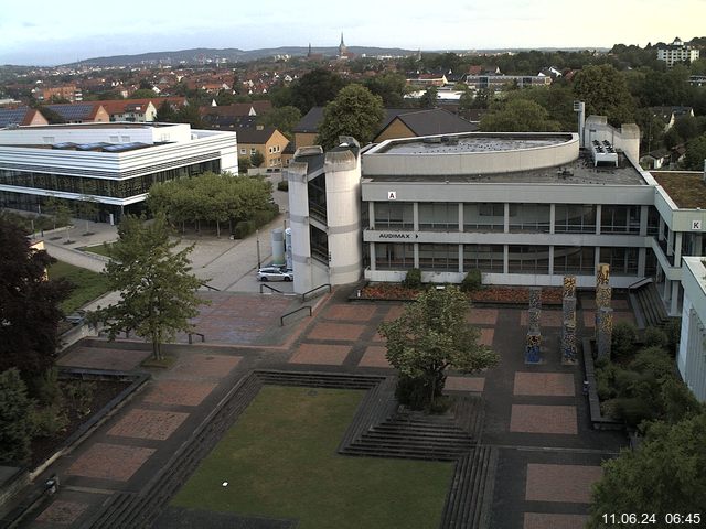 Foto der Webcam: Verwaltungsgebäude, Innenhof mit Audimax, Hörsaal-Gebäude 1