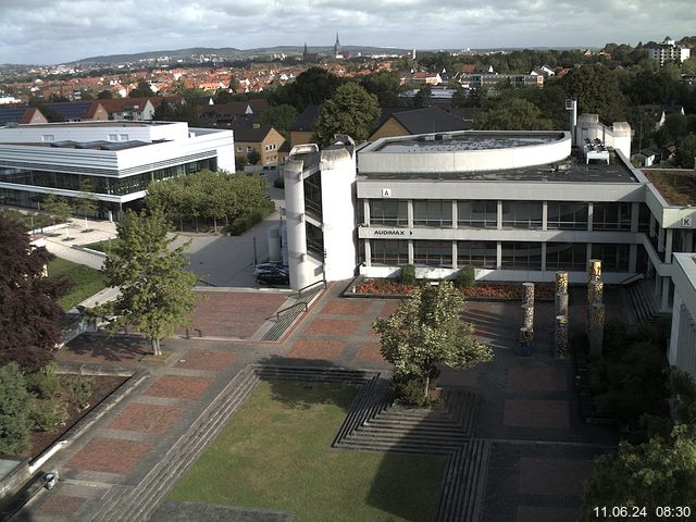 Foto der Webcam: Verwaltungsgebäude, Innenhof mit Audimax, Hörsaal-Gebäude 1