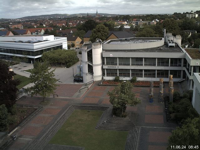 Foto der Webcam: Verwaltungsgebäude, Innenhof mit Audimax, Hörsaal-Gebäude 1