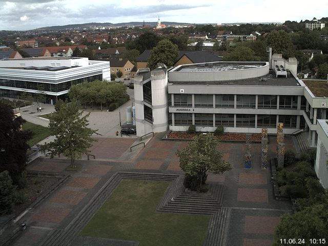 Foto der Webcam: Verwaltungsgebäude, Innenhof mit Audimax, Hörsaal-Gebäude 1