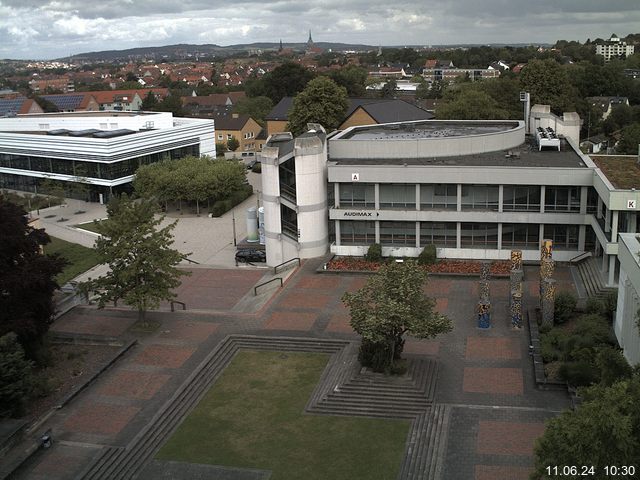 Foto der Webcam: Verwaltungsgebäude, Innenhof mit Audimax, Hörsaal-Gebäude 1