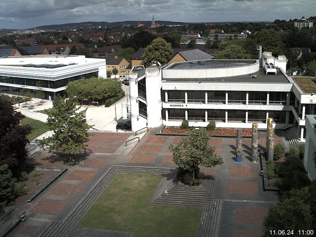 Foto der Webcam: Verwaltungsgebäude, Innenhof mit Audimax, Hörsaal-Gebäude 1