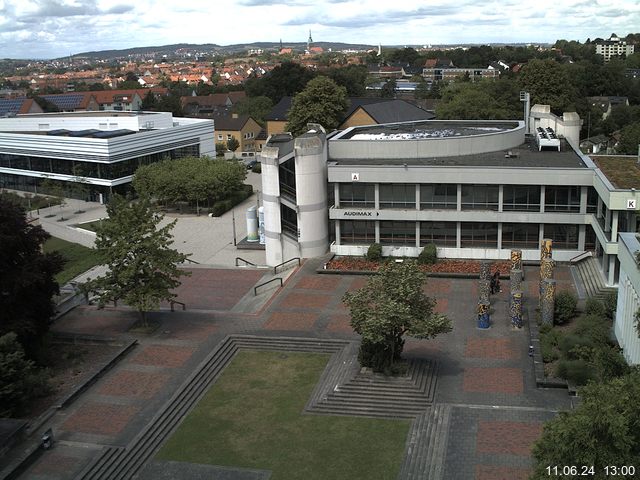 Foto der Webcam: Verwaltungsgebäude, Innenhof mit Audimax, Hörsaal-Gebäude 1