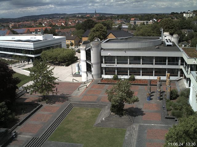 Foto der Webcam: Verwaltungsgebäude, Innenhof mit Audimax, Hörsaal-Gebäude 1