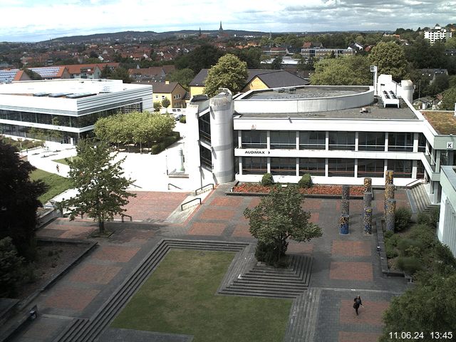 Foto der Webcam: Verwaltungsgebäude, Innenhof mit Audimax, Hörsaal-Gebäude 1