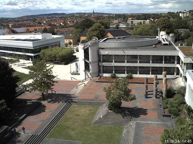 Foto der Webcam: Verwaltungsgebäude, Innenhof mit Audimax, Hörsaal-Gebäude 1